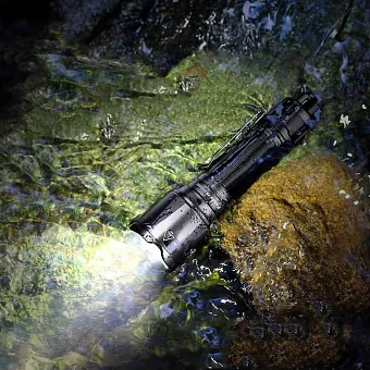 Подствольный фонарь Fenix TK22 TAC
